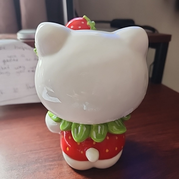 Hello KITTY Strawberry Ceramic Figurine - Picture 4 of 5